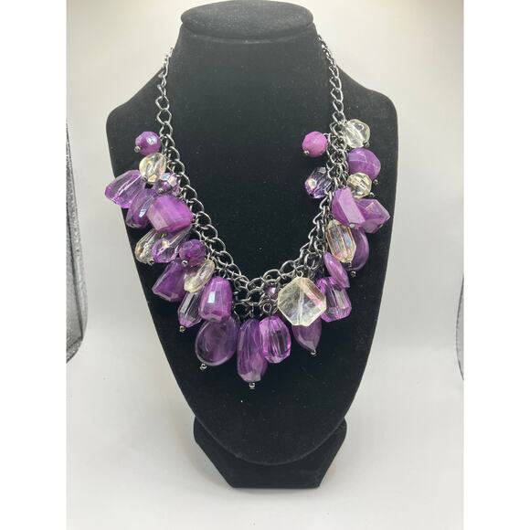 Purple and Clear Plastic Crystals Faceted Bib Cluster 17 7/8 Inch Necklace! - Picture 2 of 4